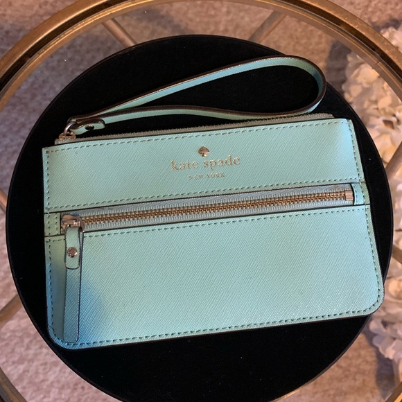 Kate Spade Mikas Pond Bee Wristlet Mint Mojito Green. - Picture 1 of 10